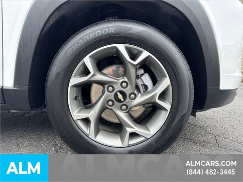 Used 2025 Chevrolet Trax LT w/ LT Convenience Package image 15