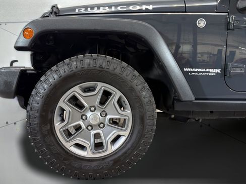 Used 2018 Jeep Wrangler Unlimited Rubicon w/ Connectivity Group AWD/4WD image 36