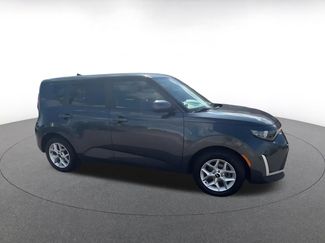 Used 2025 Kia Soul FWD video 2