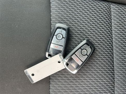 Used 2022 Ford Explorer XLT image 25