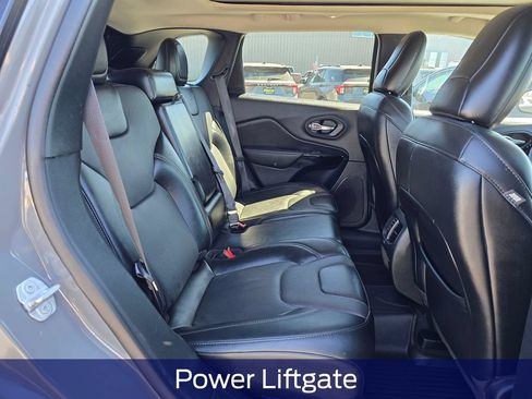Used 2023 Jeep Cherokee Altitude Lux w/ Elite Group AWD/4WD image 16