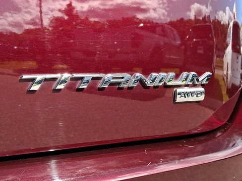 Used 2018 Ford Edge Titanium w/ Equipment Group 301A AWD/4WD image 32