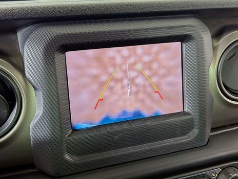 Used 2019 Jeep Wrangler Sport S image 32