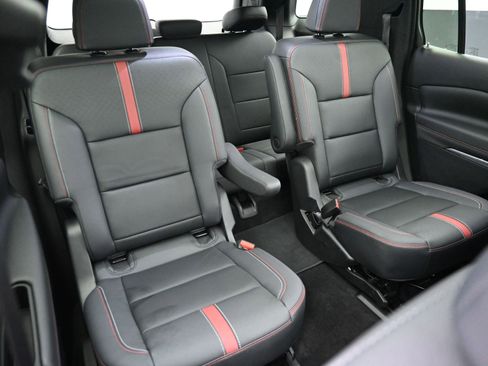 Used 2024 Chevrolet Traverse RS FWD image 38