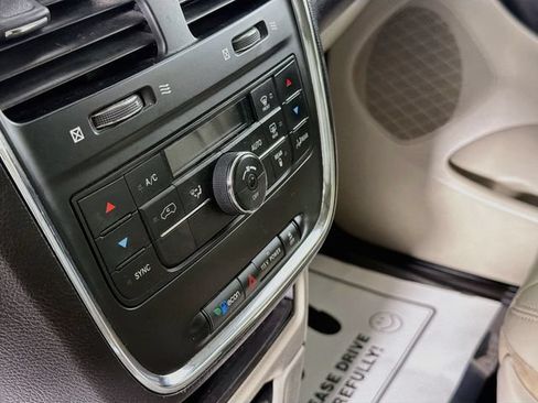 Used 2013 Chrysler Town & Country Touring FWD image 15