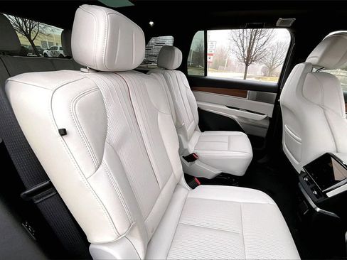 Used 2026 Cadillac Vistiq Luxury image 30