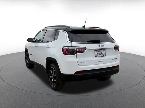 Used 2025 Jeep Compass Limited AWD/4WD image 9