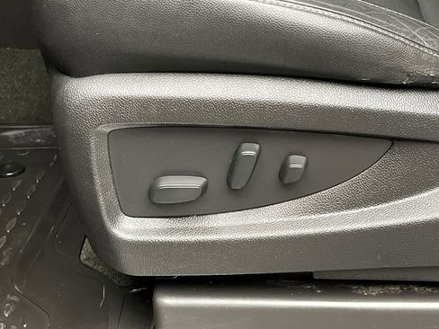 Used 2017 Chevrolet Tahoe LT w/ LT Midnight Edition AWD/4WD image 11