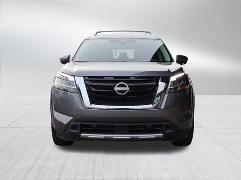 Used 2024 Nissan Pathfinder SL image 2
