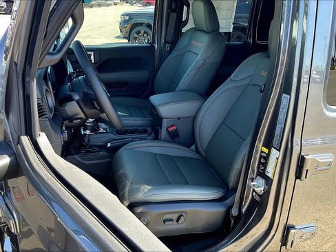 New 2025 Jeep Gladiator Mojave image 10