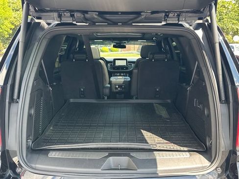 Used 2024 Chevrolet Tahoe Z71 w/ Luxury Package AWD/4WD image 5