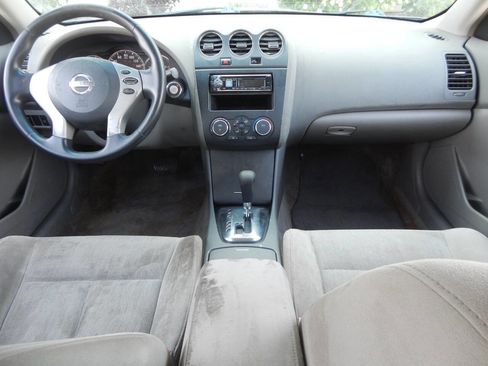 Used 2010 Nissan Altima 2.5 FWD image 2