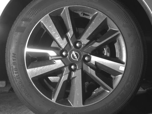 Used 2025 Nissan Versa SV image 13