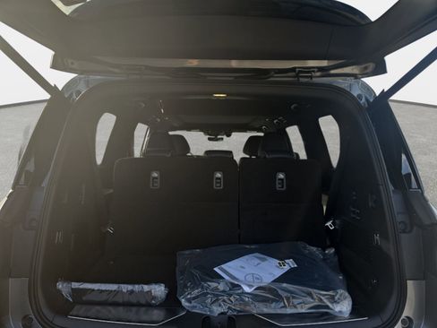 New 2026 INFINITI QX80 4WD image 12