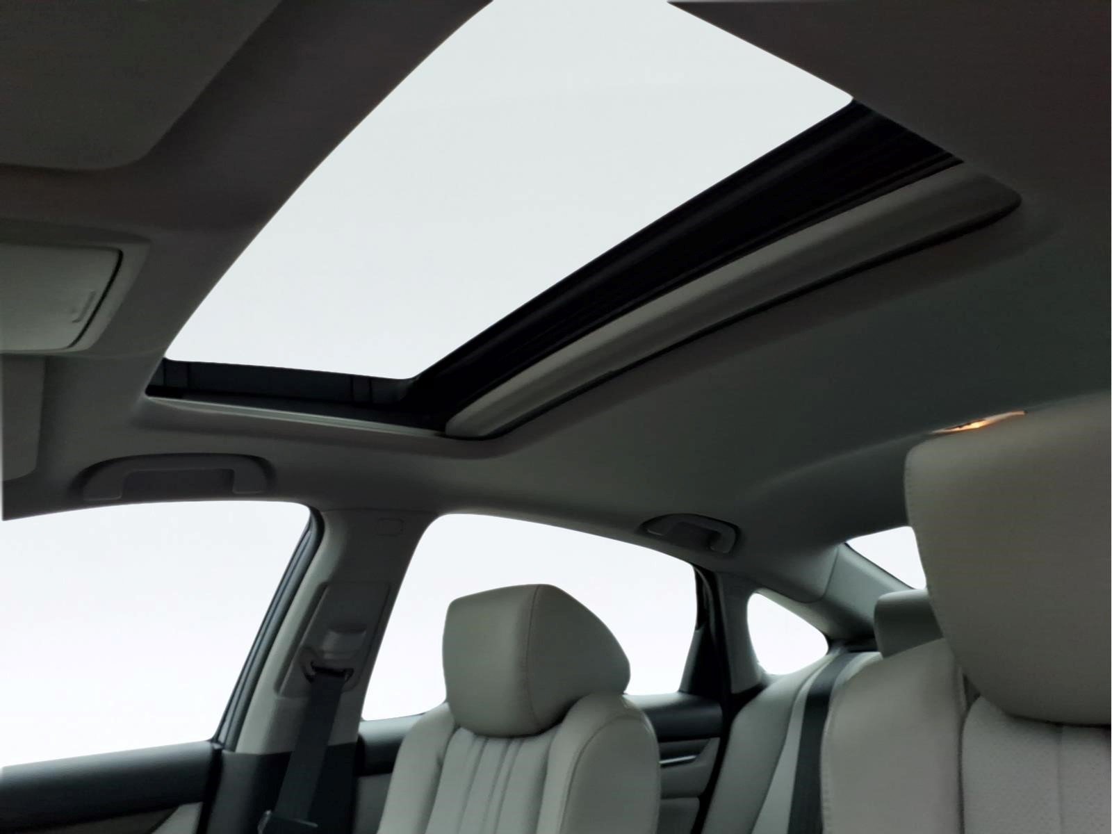 Used 2018 Honda Accord Touring image 25
