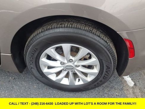 Used 2018 Chrysler Pacifica Touring-L w/ Advanced Safetytec Group image 9