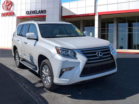Used 2018 Lexus GX 460 Premium w/ Premium Package image 2