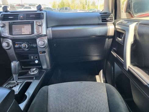 Used 2018 Toyota 4Runner SR5 AWD/4WD image 21