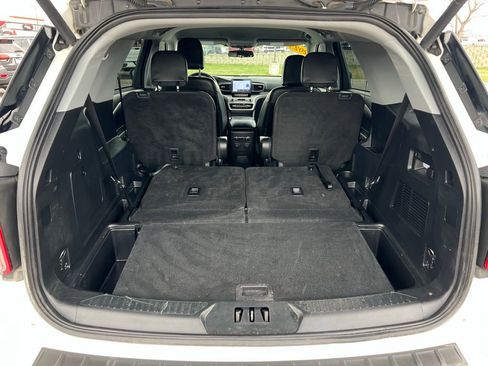 Used 2023 Ford Explorer XLT w/ Equipment Group 202A image 28