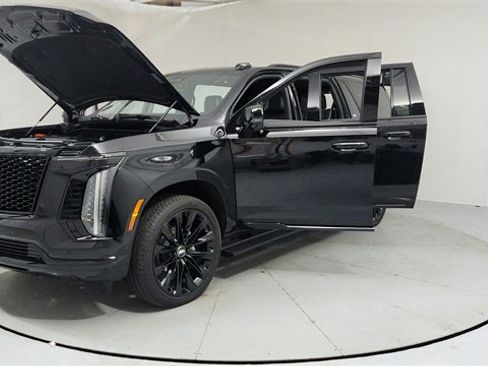Certified 2025 Cadillac Escalade ESV Sport Platinum w/ LPO, ONYX Package image 9