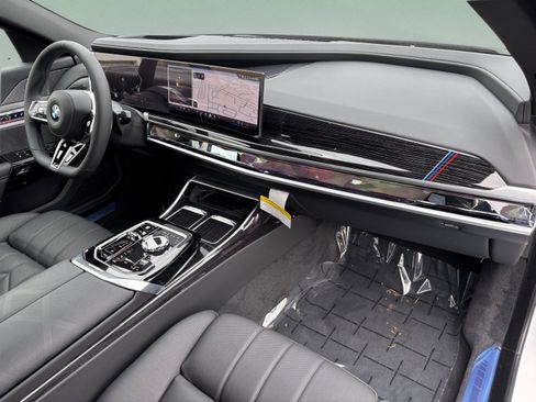 Used 2026 BMW 740i RWD image 18