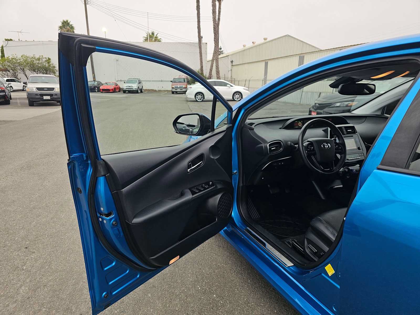 Used 2019 Toyota Prius XLE w/ Premium Convenience Package FWD image 19