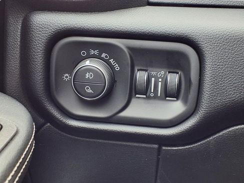 New 2026 RAM 2500 Laramie AWD/4WD image 15