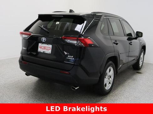 Used 2021 Toyota RAV4 XLE image 7