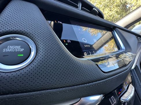 New 2026 Cadillac XT5 Luxury image 27