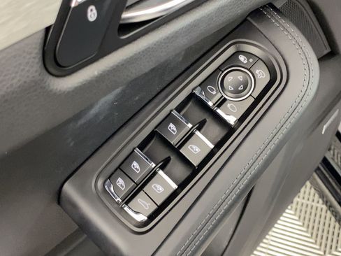 Used 2018 Porsche Macan Turbo w/ Premium Package Plus image 11