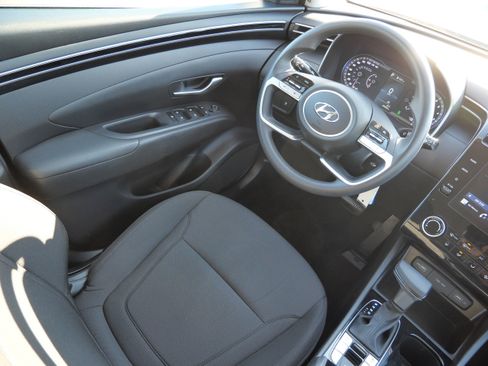 Certified 2023 Hyundai Tucson SE image 9