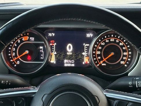 Used 2020 Jeep Wrangler Unlimited Sahara image 30