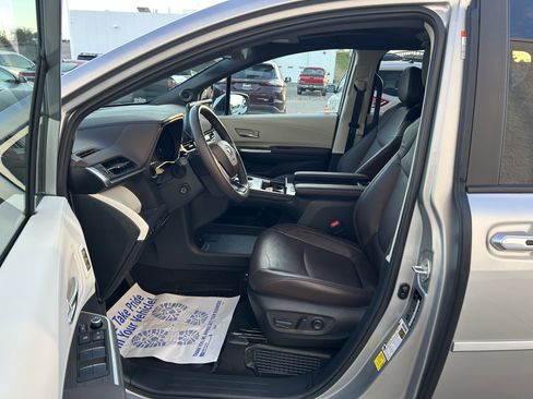 Certified 2024 Toyota Sienna Platinum image 13