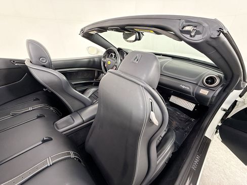 Used 2010 Ferrari California RWD image 22