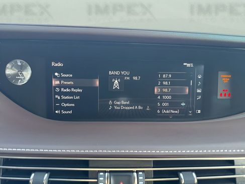 Used 2018 Lexus LS 500h w/ Luxury Package image 19