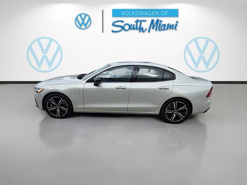 Used 2022 Volvo S60 T8 R-Design Expression w/ Advanced Package AWD/4WD image 4