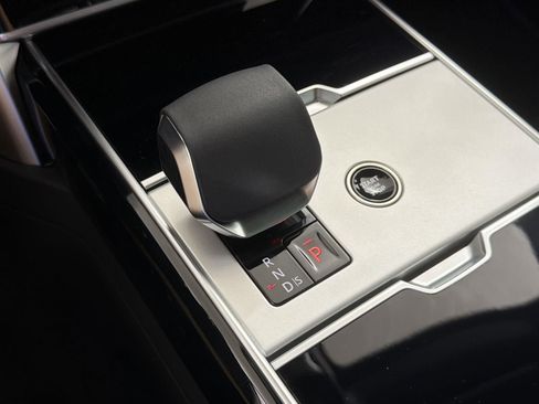 New 2026 Land Rover Range Rover Long Wheelbase SE image 16