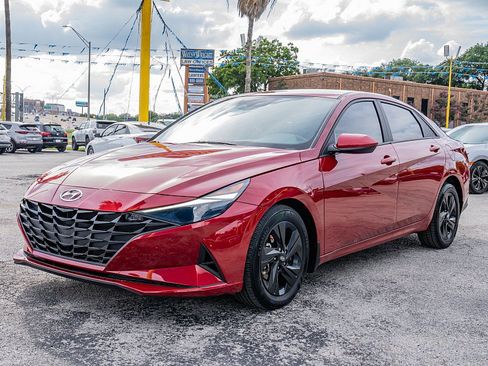 Used 2023 Hyundai Elantra SEL FWD image 9
