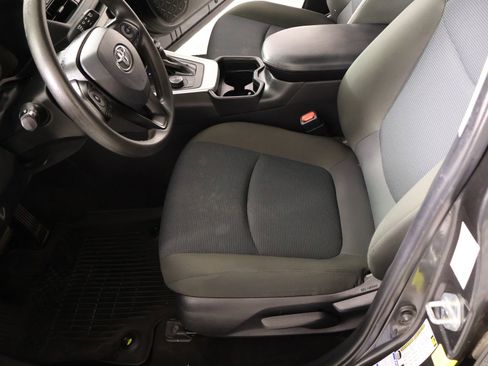 Used 2021 Toyota RAV4 LE AWD/4WD image 10