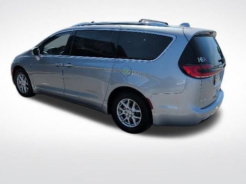 Used 2021 Chrysler Pacifica Touring-L image 4