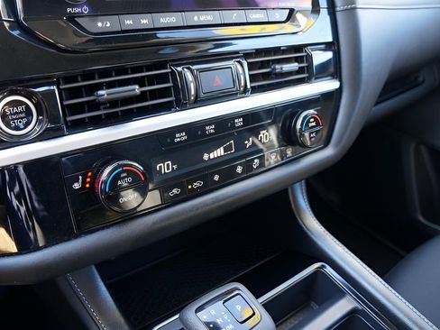 Used 2024 Nissan Pathfinder SV image 25