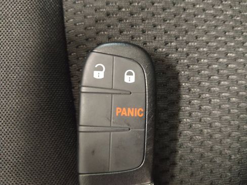 Used 2023 Jeep Renegade Latitude w/ Sun/Sound Group AWD/4WD image 32