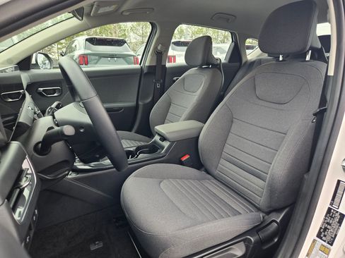 Used 2025 Kia K4 EX image 21