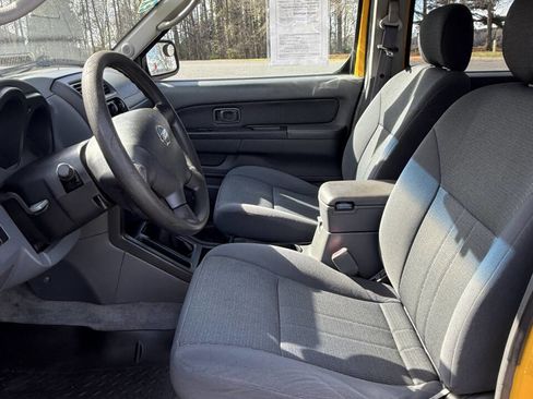 Used 2002 Nissan Frontier XE image 26
