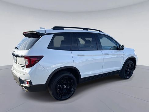 Certified 2025 Honda Passport Black Edition image 4