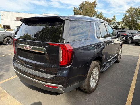 Used 2024 GMC Yukon SLT AWD/4WD image 3