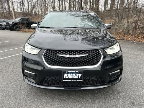 New 2026 Chrysler Pacifica Pinnacle image 3