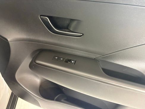 Used 2025 Hyundai Kona SEL FWD image 11