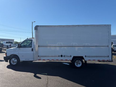 Used 2022 GMC Savana 3500 Extended w/ Power Convenience Package RWD image 5