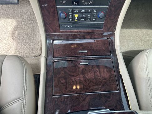 Used 2014 Cadillac Escalade Luxury RWD image 10